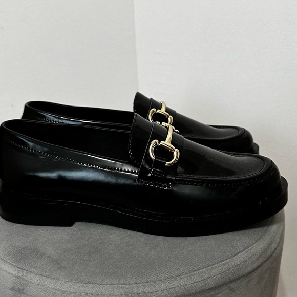 Black loafers with Gold hardware H&M - Picture 1 of 4
